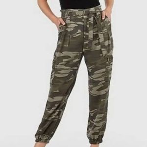 Express Extreme High Rise Camo Pants, brand new!
